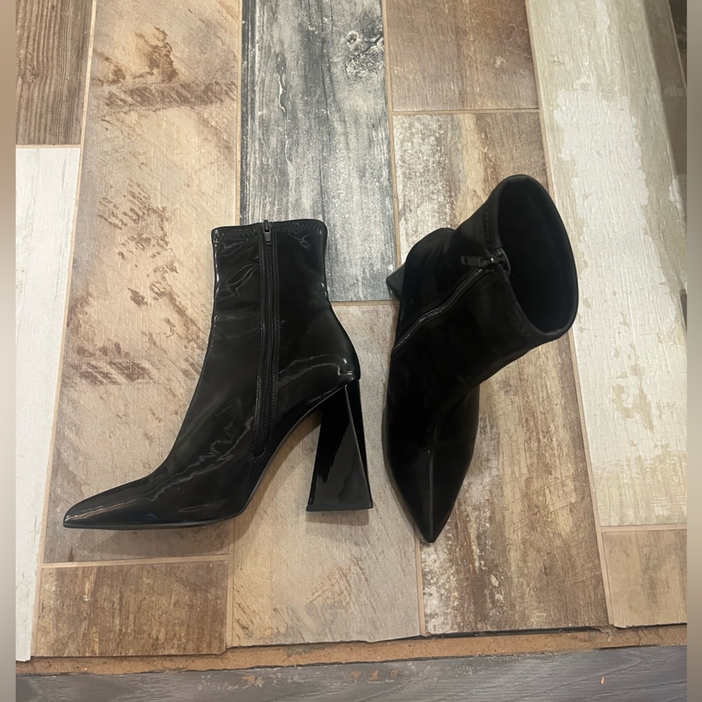 BN STEVE MADDEN BOOTIES